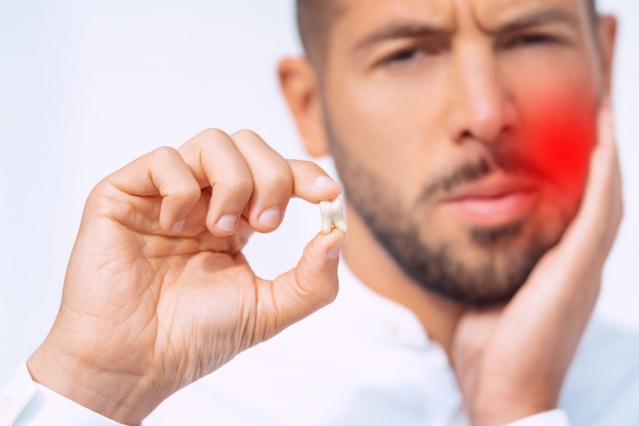 Quels sont les symptômes d'un nerf touché lors de l'extraction d'une dent de sagesse ?